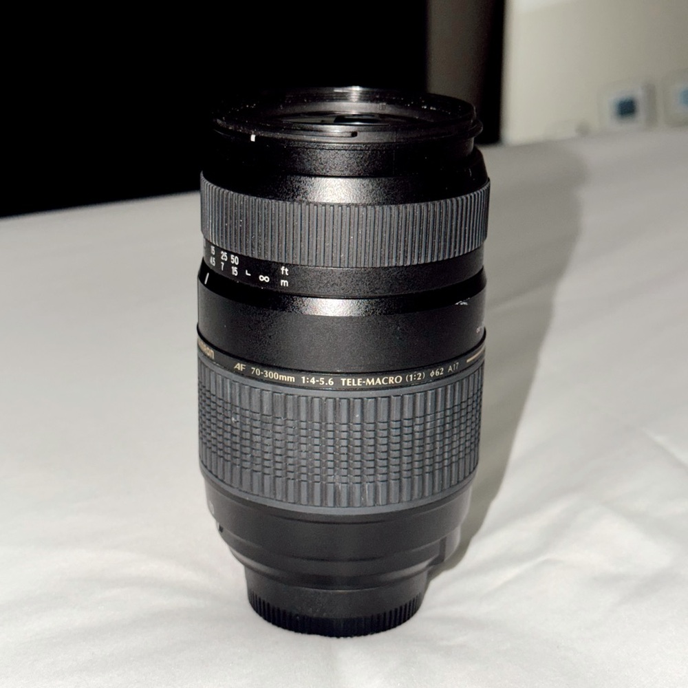 Tamron AF 70-300mm 1:4-5.6 Tele-Macro (1:2) Lens for Nikon DSLR Cameras